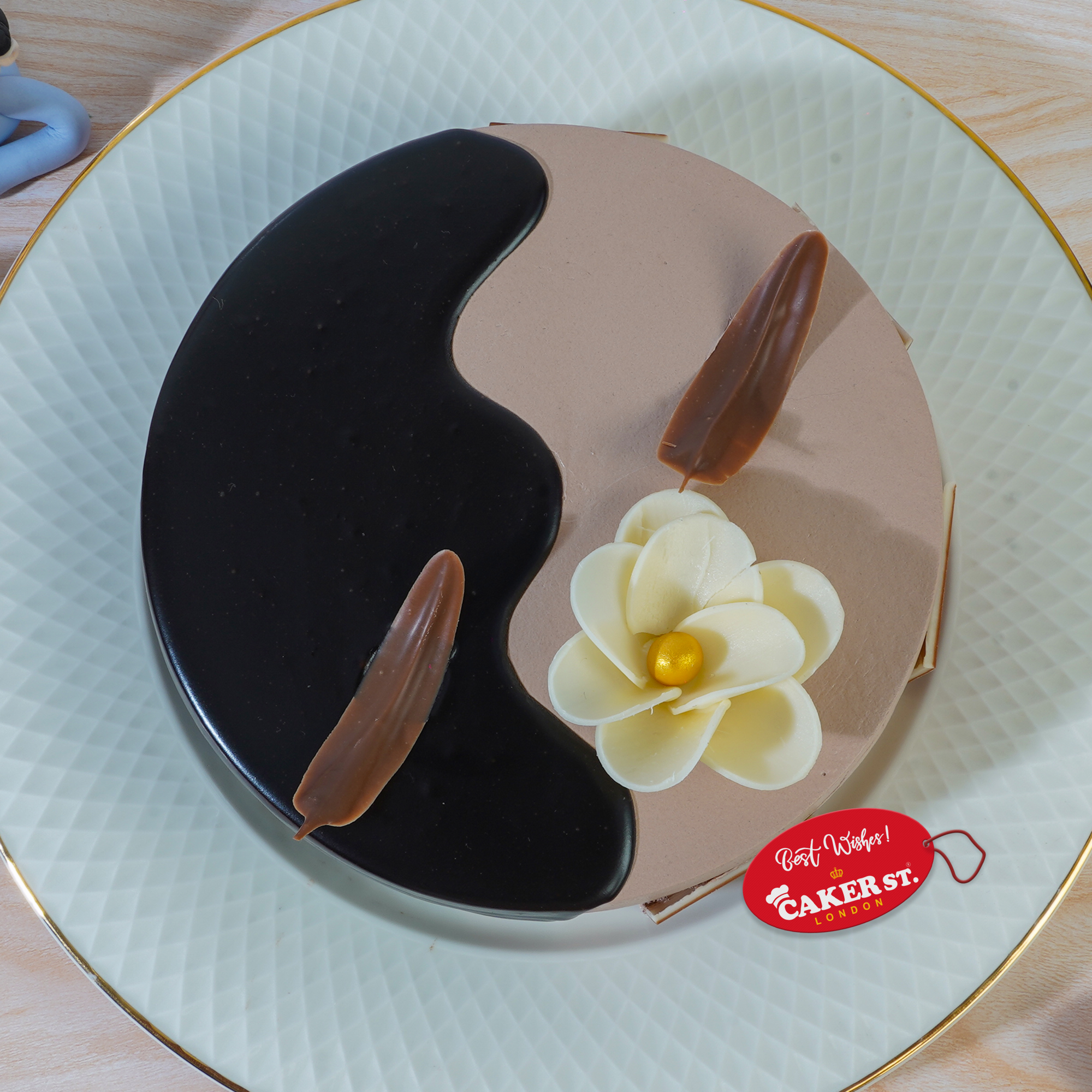 Romantic Couple's Anniversary Cake