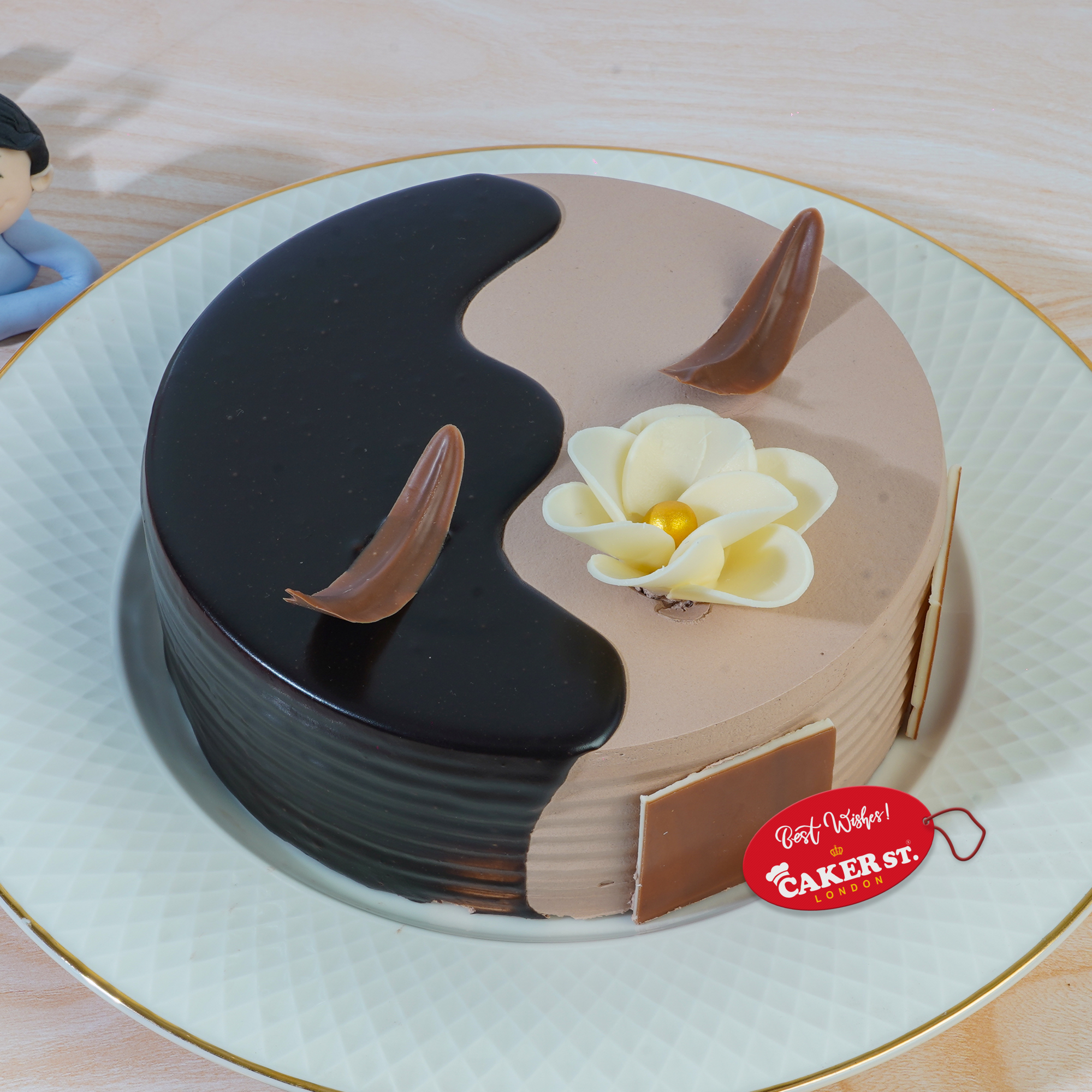 Romantic Couple's Anniversary Cake